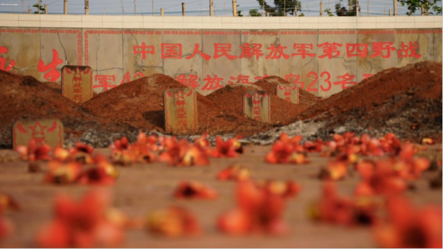 關連強為23座烈士墓添了石碑。