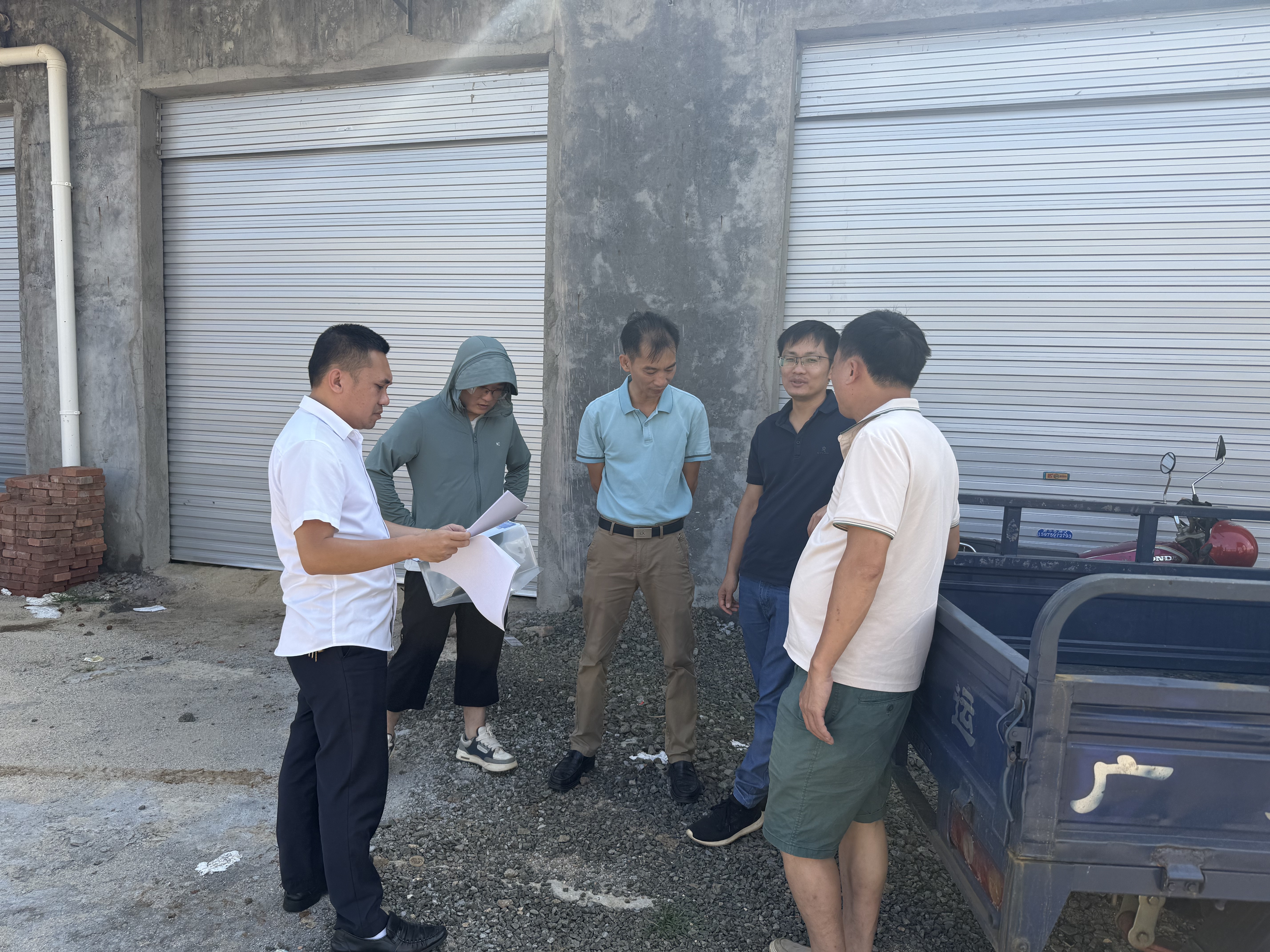 2025年7月8日吳玉通副局長(zhǎng)帶隊(duì)到城北鄉(xiāng)跟蹤已入庫(kù)的農(nóng)產(chǎn)品商貿(mào)中心項(xiàng)目（青源冷庫(kù)）建設(shè)進(jìn)展情況。.jpg